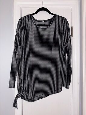 Lululemon Women’s Gray & White Striped Long Sleeve Knot-Hem Tee
